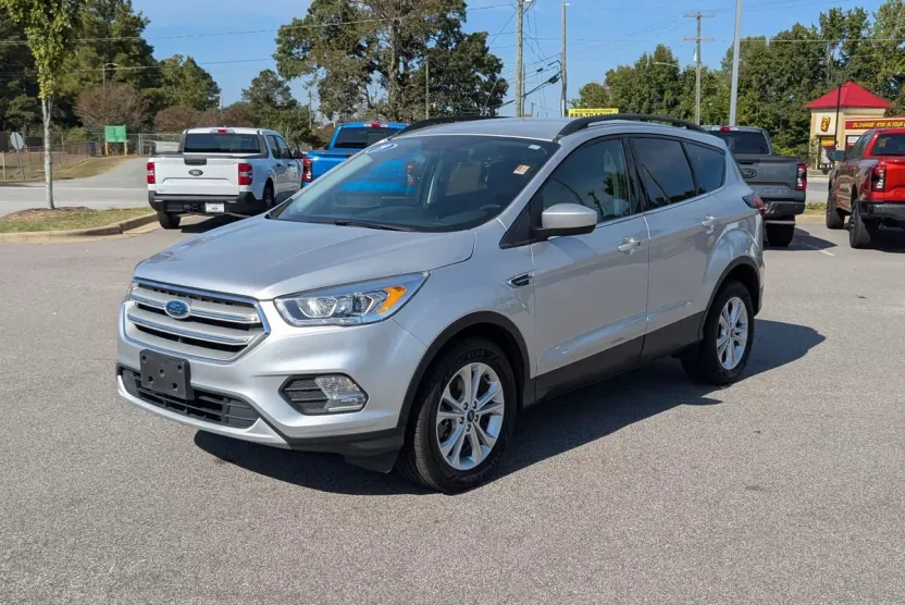 2019 Ford Escape SEL photo 1