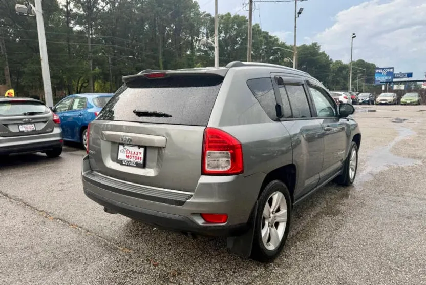 2011 Jeep Compass Sport photo 1