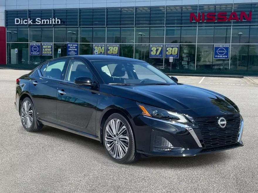 2025 Nissan Altima SL photo 1