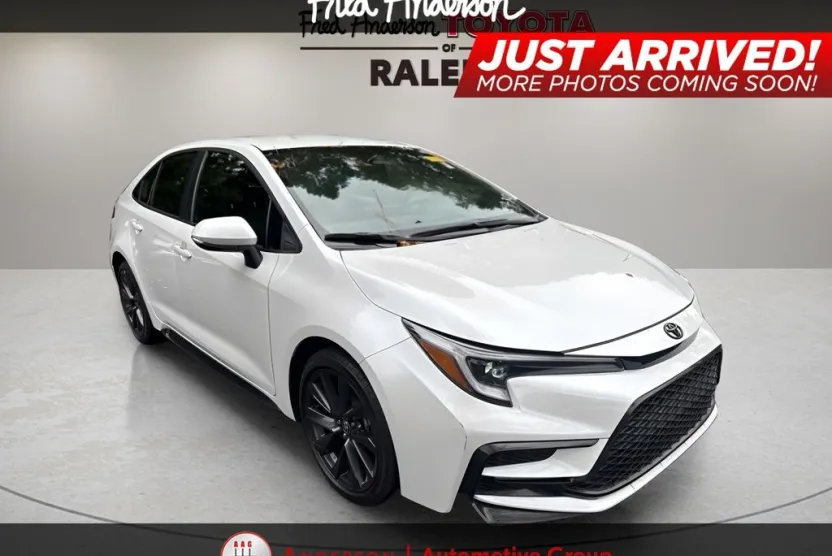 2023 Toyota Corolla SE photo 1