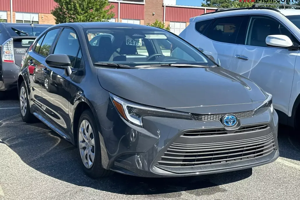 2025 Toyota Corolla Hybrid LE photo 1