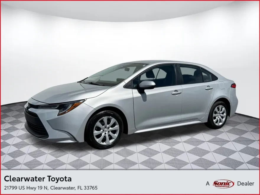 2024 Toyota Corolla LE photo 1