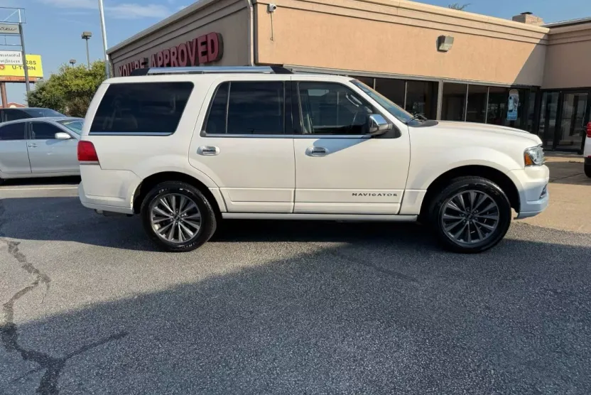 2016 Lincoln Navigator Select photo 1