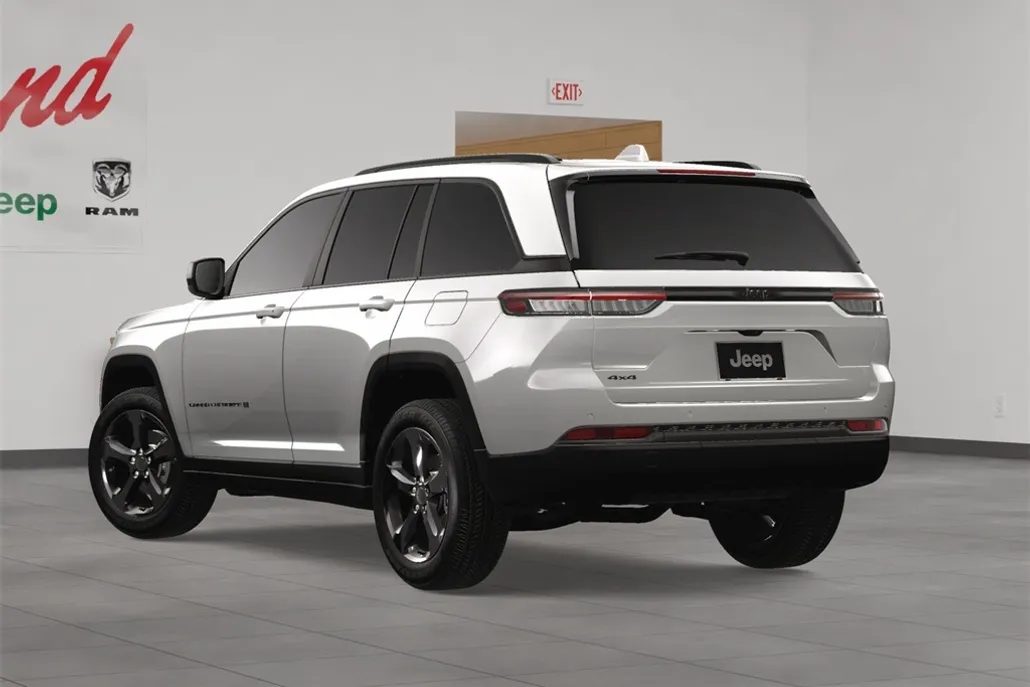 2025 Jeep Grand Cherokee Laredo Altitude photo 1