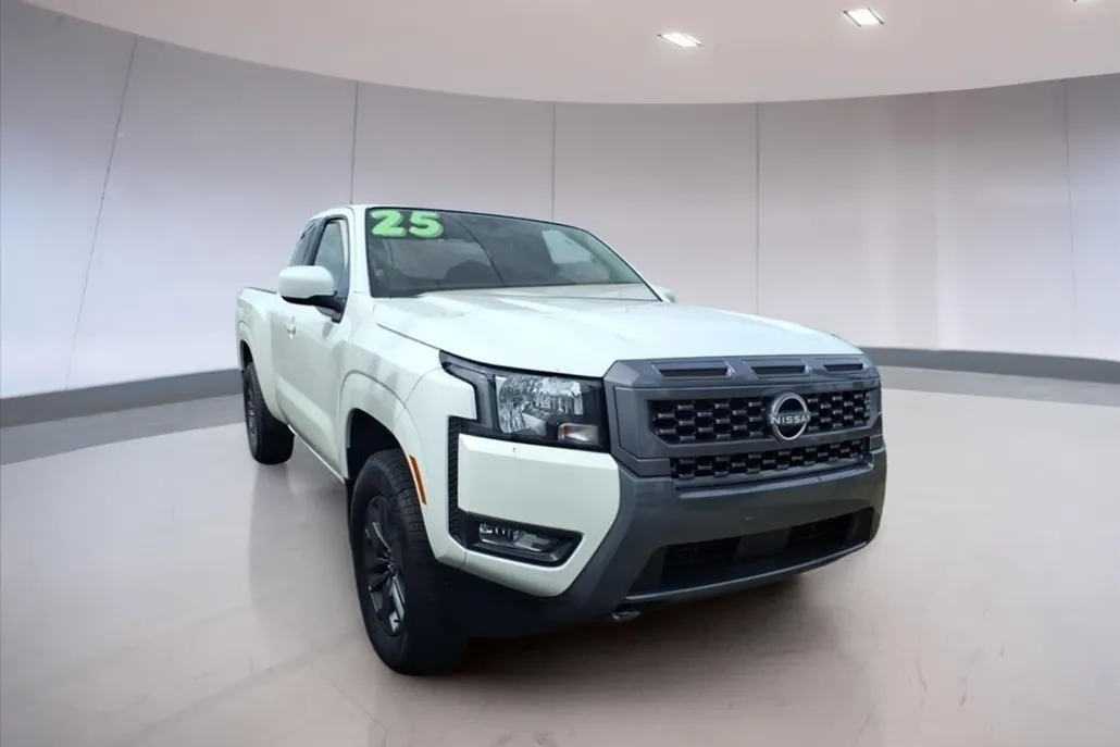 2025 Nissan Frontier SV photo 1