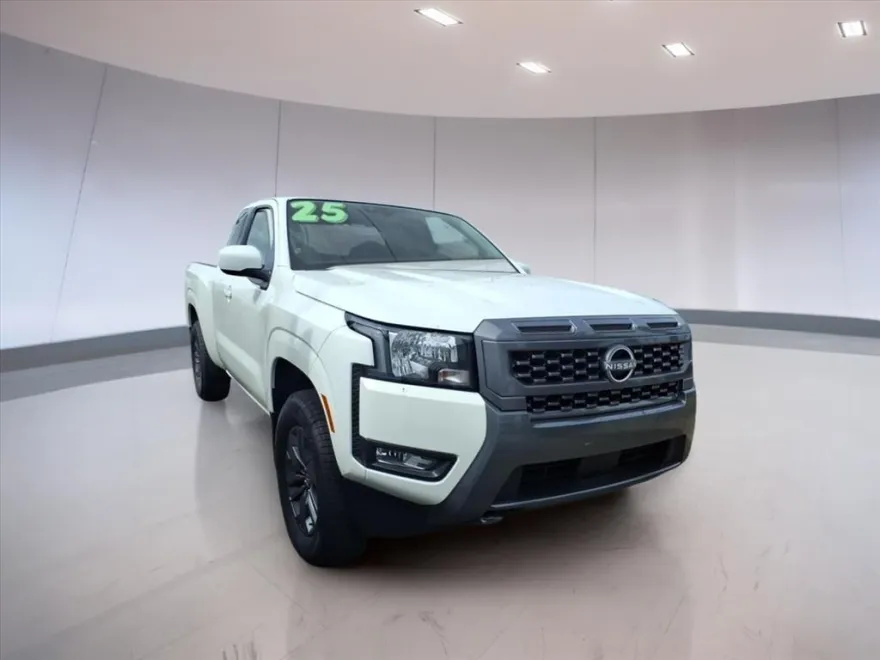2025 Nissan Frontier SV photo 1