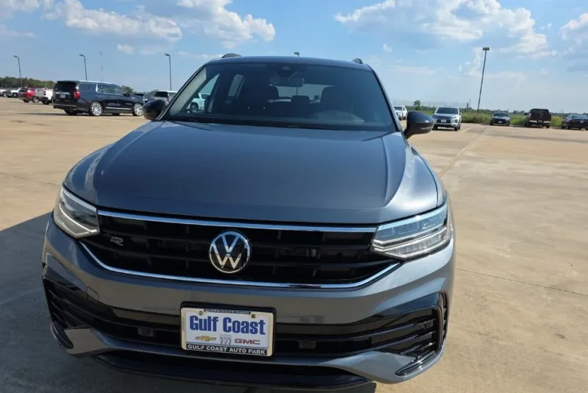 2024 Volkswagen Tiguan SE R-Line Black photo 1