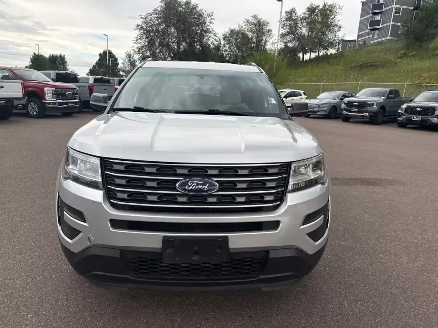 2017 Ford Explorer Base photo 1