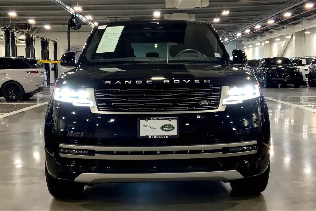 2025 Land Rover Range Rover SE photo 1