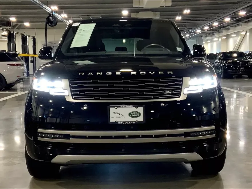 2025 Land Rover Range Rover SE photo 1