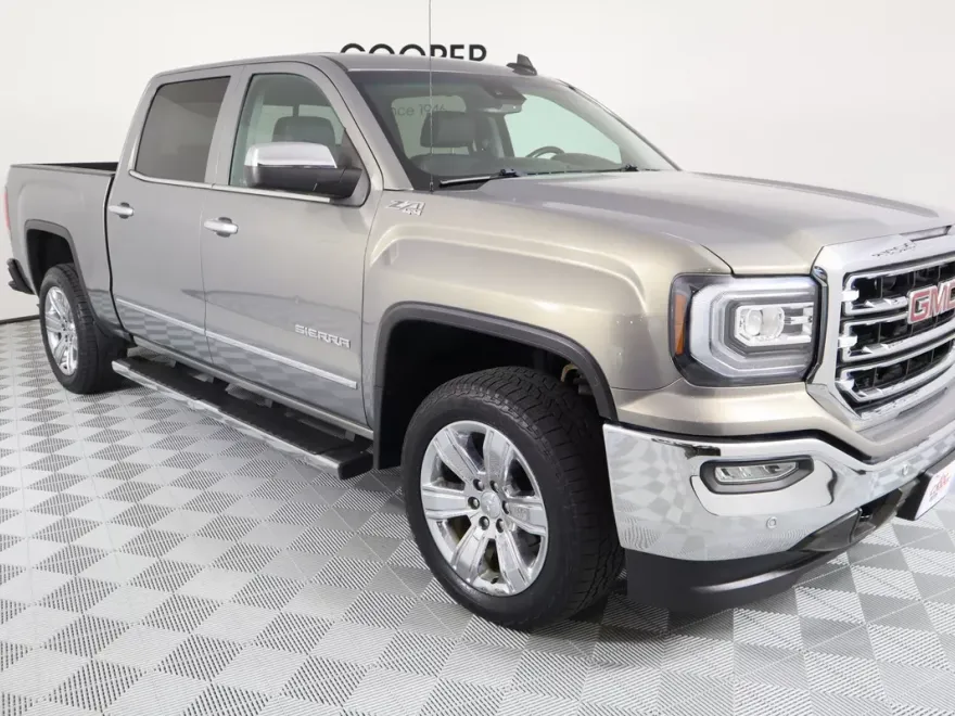 2017 Gmc Sierra 1500 SLT photo 1