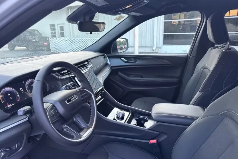2024 Jeep Cherokee Limited 4xe photo 1