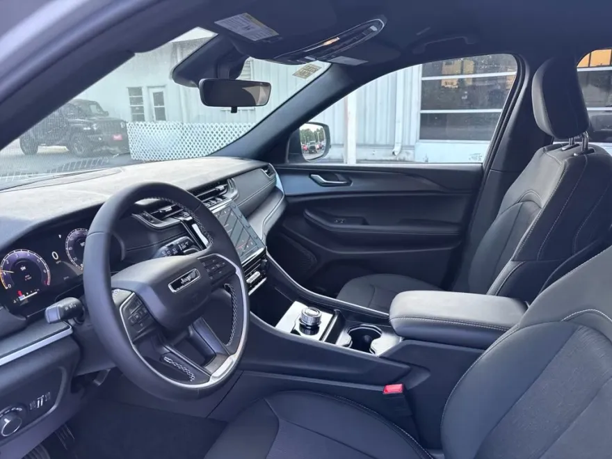 2024 Jeep Cherokee Limited 4xe photo 1