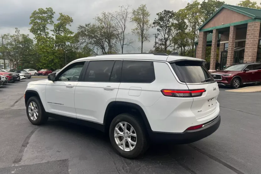 2023 Jeep Grand Cherokee Limited photo 1