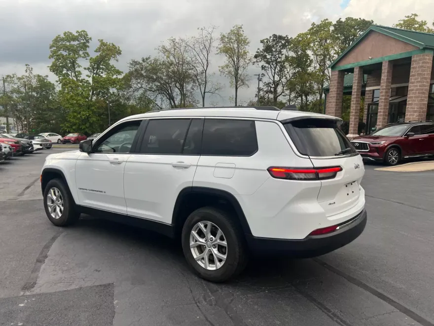2023 Jeep Grand Cherokee Limited photo 1