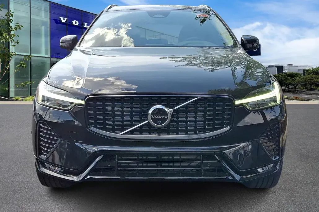 2025 Volvo XC60 B5 Plus photo 1