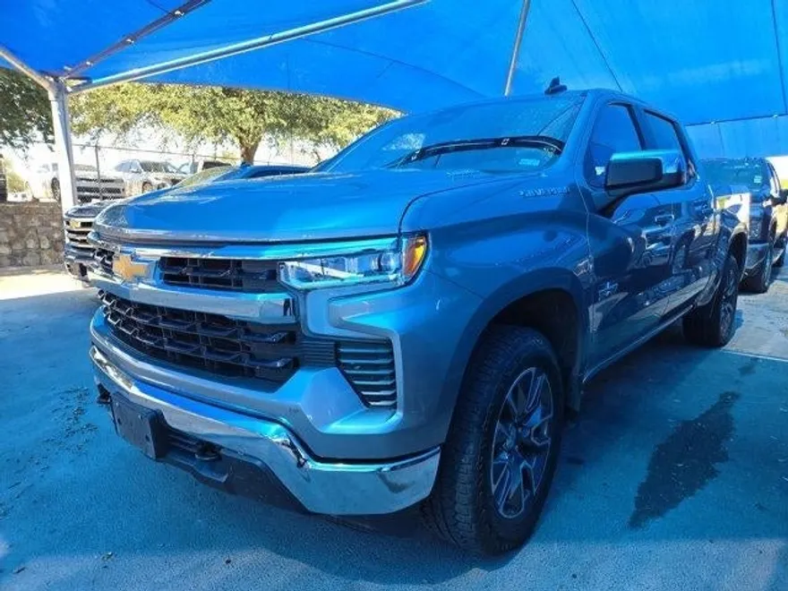 2025 Chevrolet Silverado 1500 LT photo 1