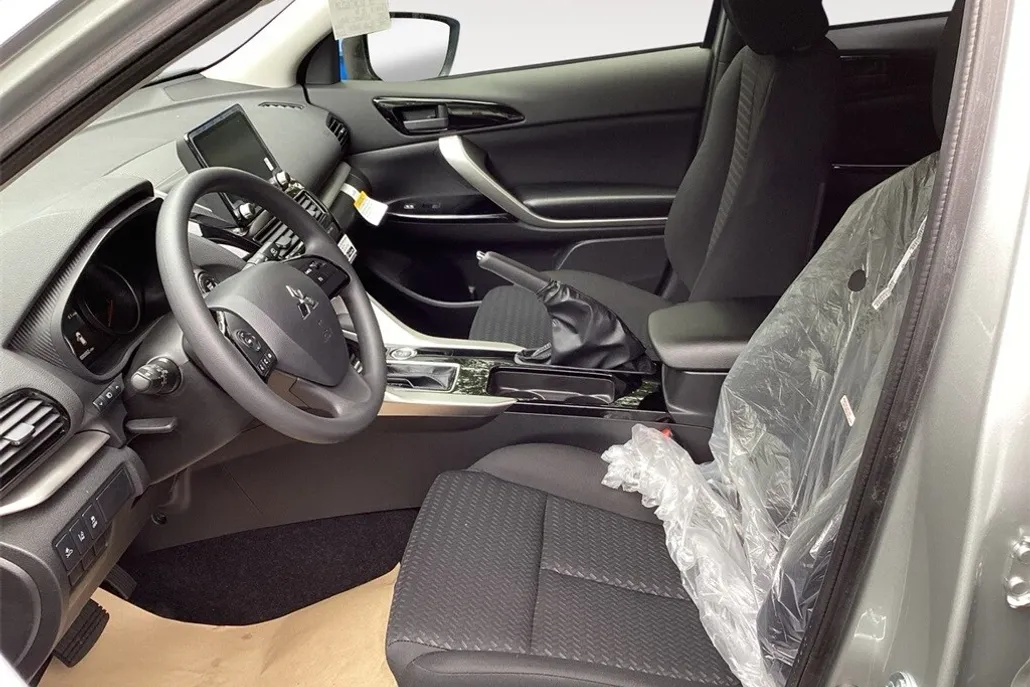 2025 Mitsubishi Eclipse Cross LE Ralliart photo 1