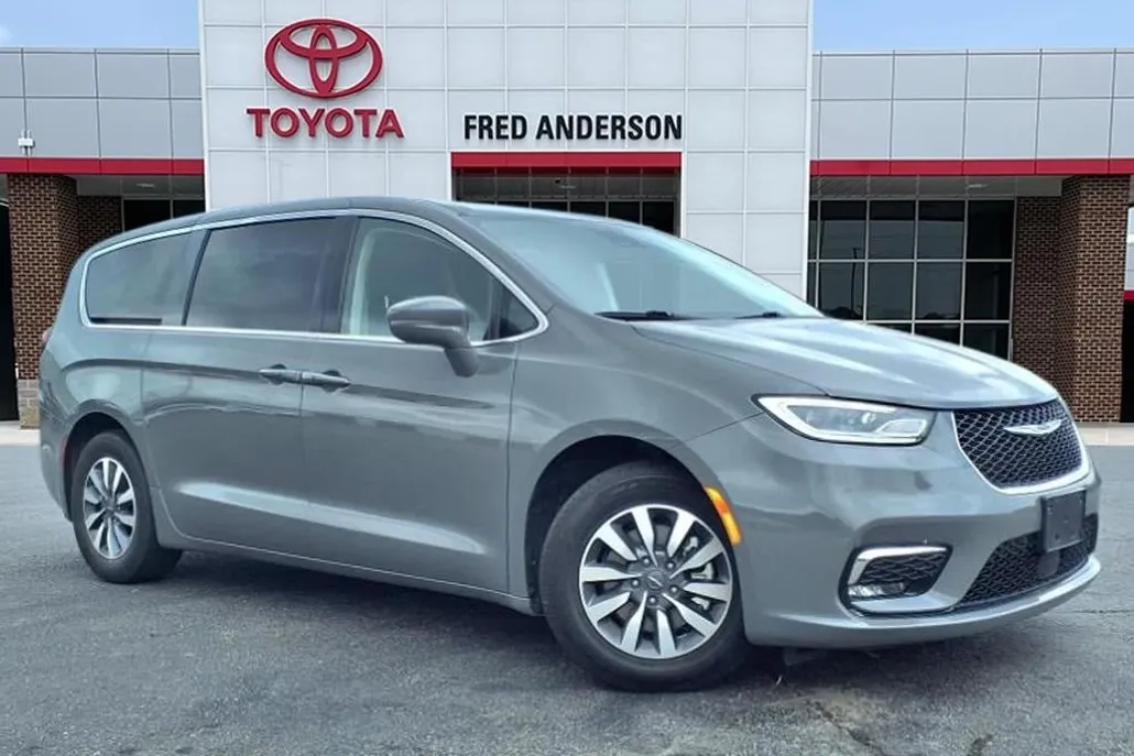 2022 Chrysler Pacifica Hybrid Touring L photo 1