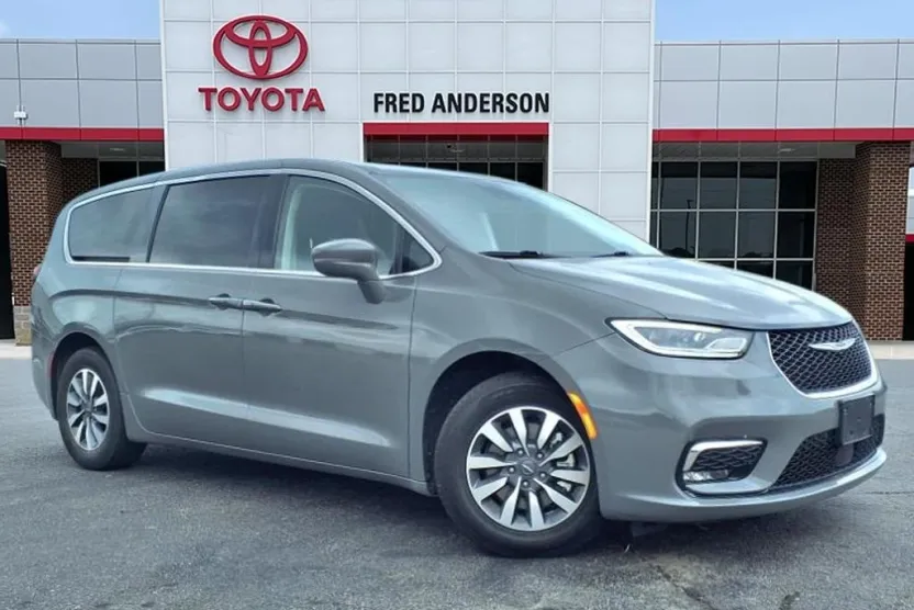 2022 Chrysler Pacifica Hybrid Touring L photo 1