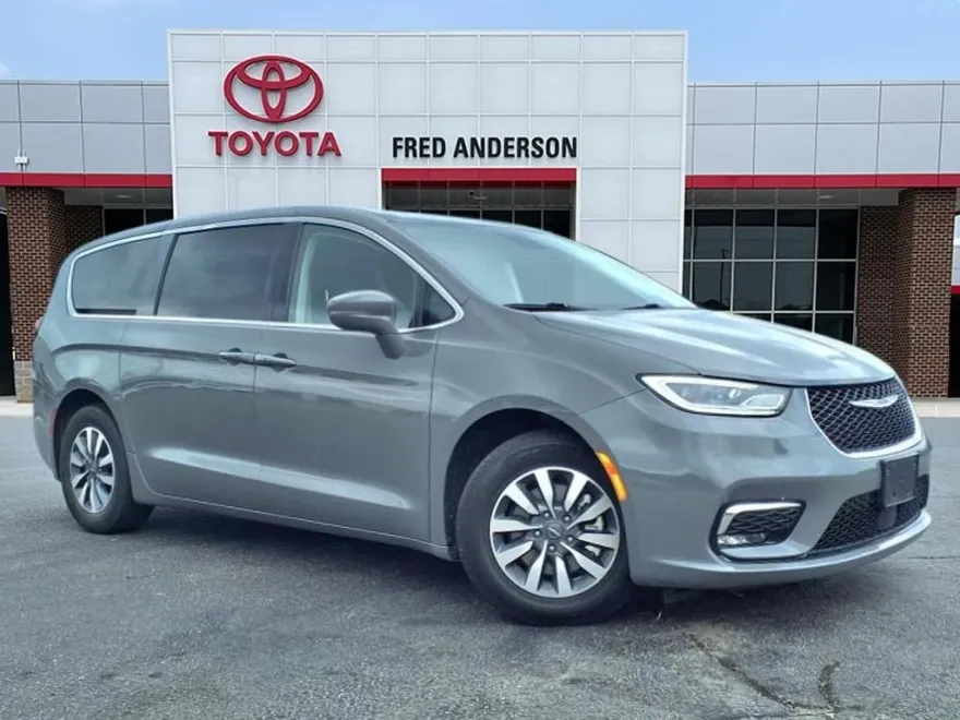 2022 Chrysler Pacifica Hybrid Touring L photo 1