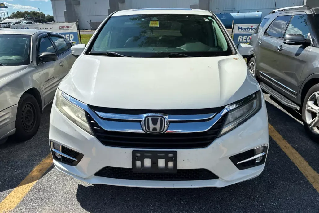 2018 Honda Odyssey Touring photo 1