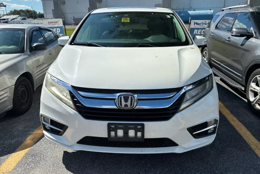 2018 Honda Odyssey Touring photo 1