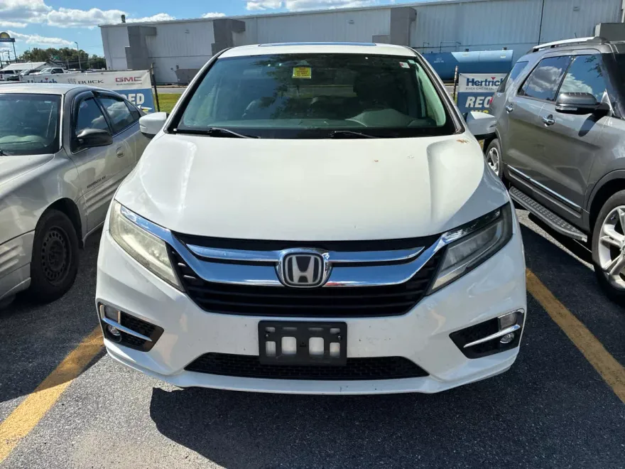 2018 Honda Odyssey Touring photo 1