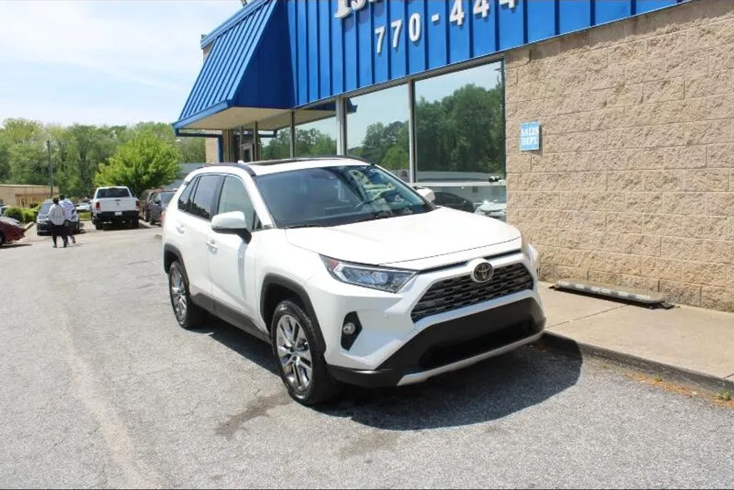 2019 Toyota RAV4 Limited photo 1
