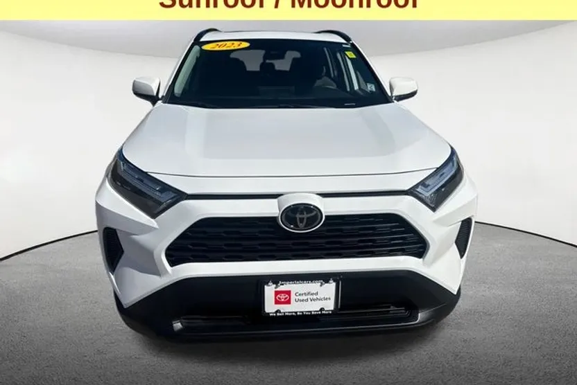 2023 Toyota RAV4 XLE photo 1