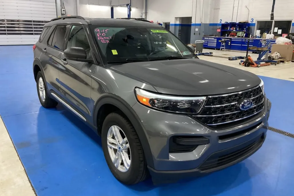 2023 Ford Explorer XLT photo 1