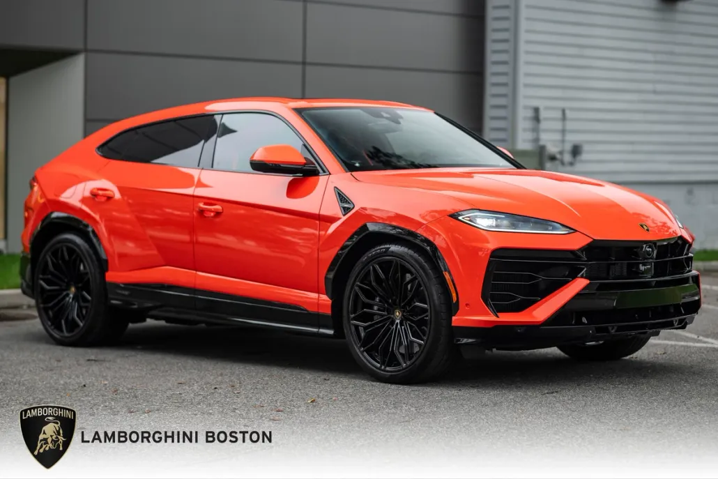 2025 Lamborghini Urus SE photo 1