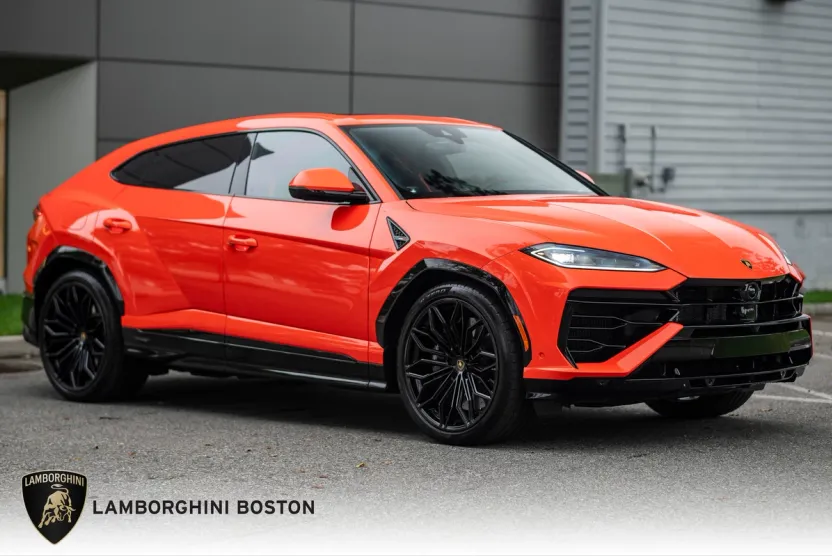 2025 Lamborghini Urus SE photo 1