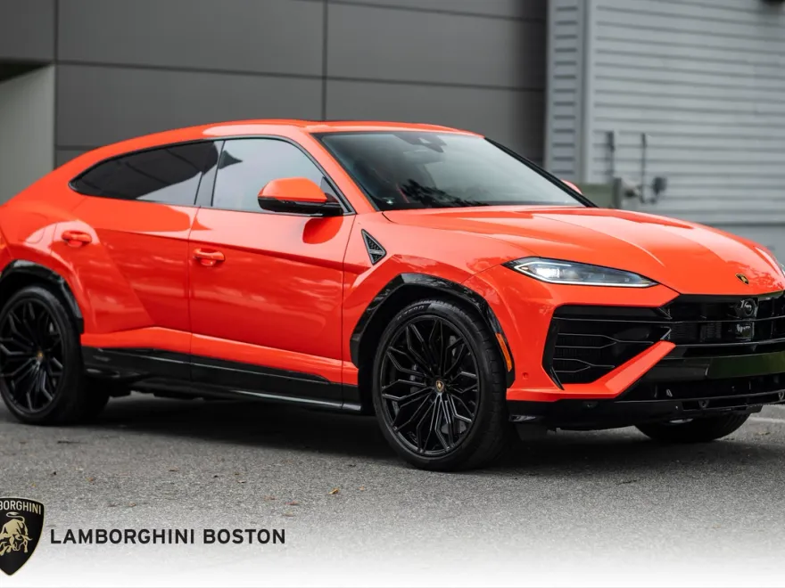 2025 Lamborghini Urus SE photo 1
