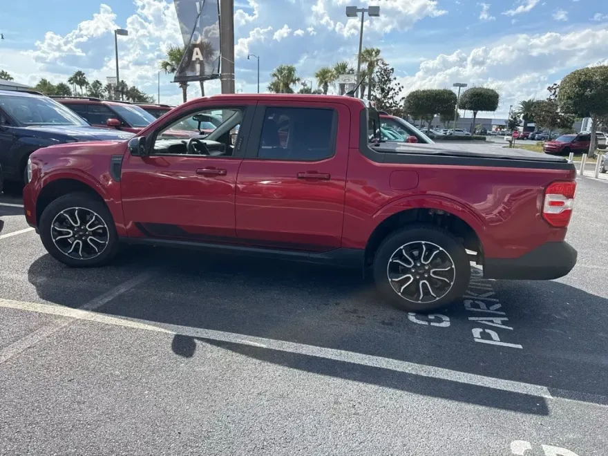 2022 Ford Maverick Lariat photo 1