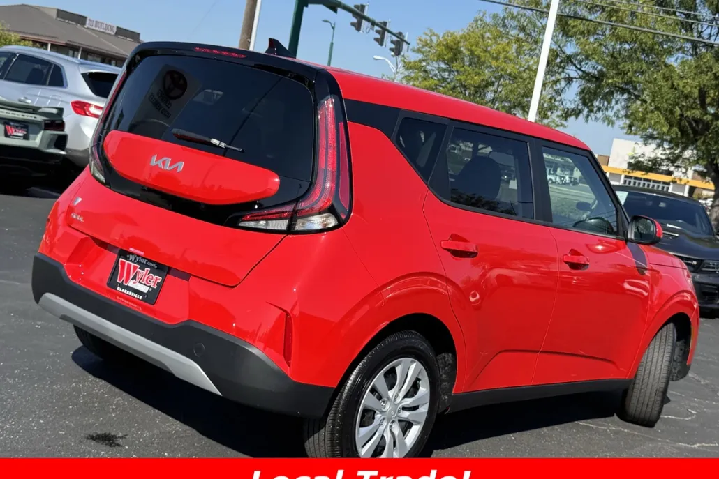2025 Kia Soul LX photo 1