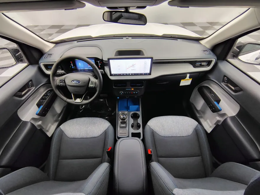 2025 Ford Maverick XLT photo 1