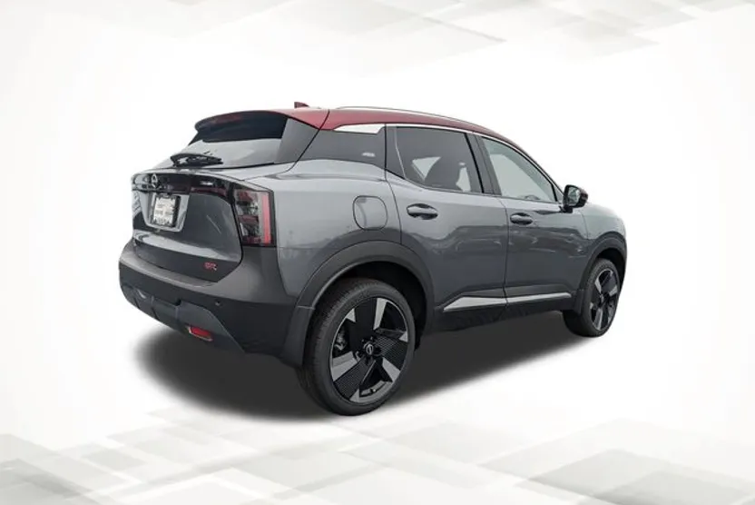 2025 Nissan Kicks SR photo 1