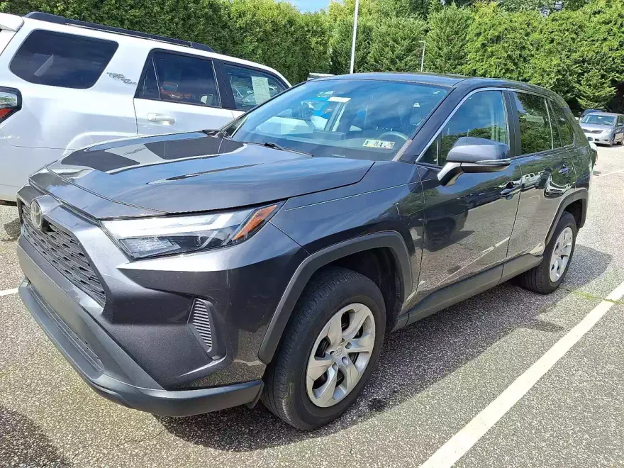2023 Toyota RAV4 LE photo 1