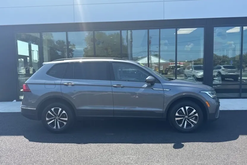 2023 Volkswagen Tiguan S photo 1