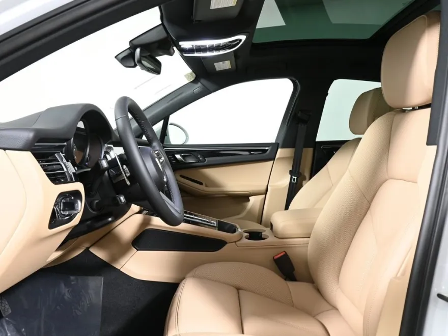 2024 Porsche Macan Base photo 5