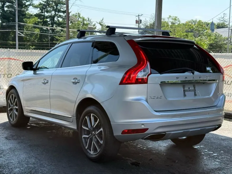 2016 Volvo XC60 T5 Platinum photo 1