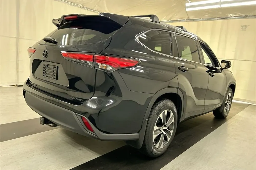 2022 Toyota Highlander XLE photo 1