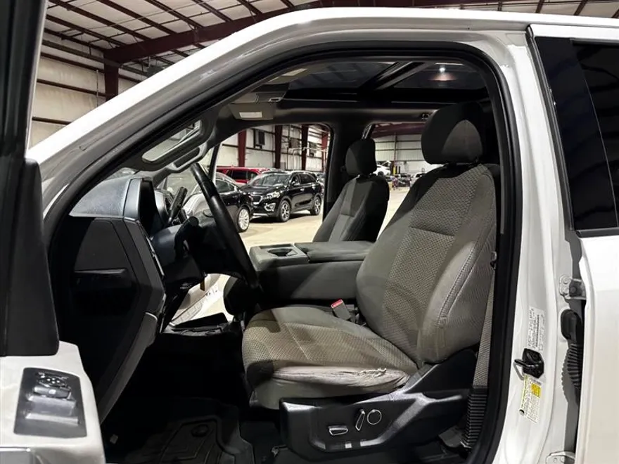 2016 Ford F-150 XLT photo 14