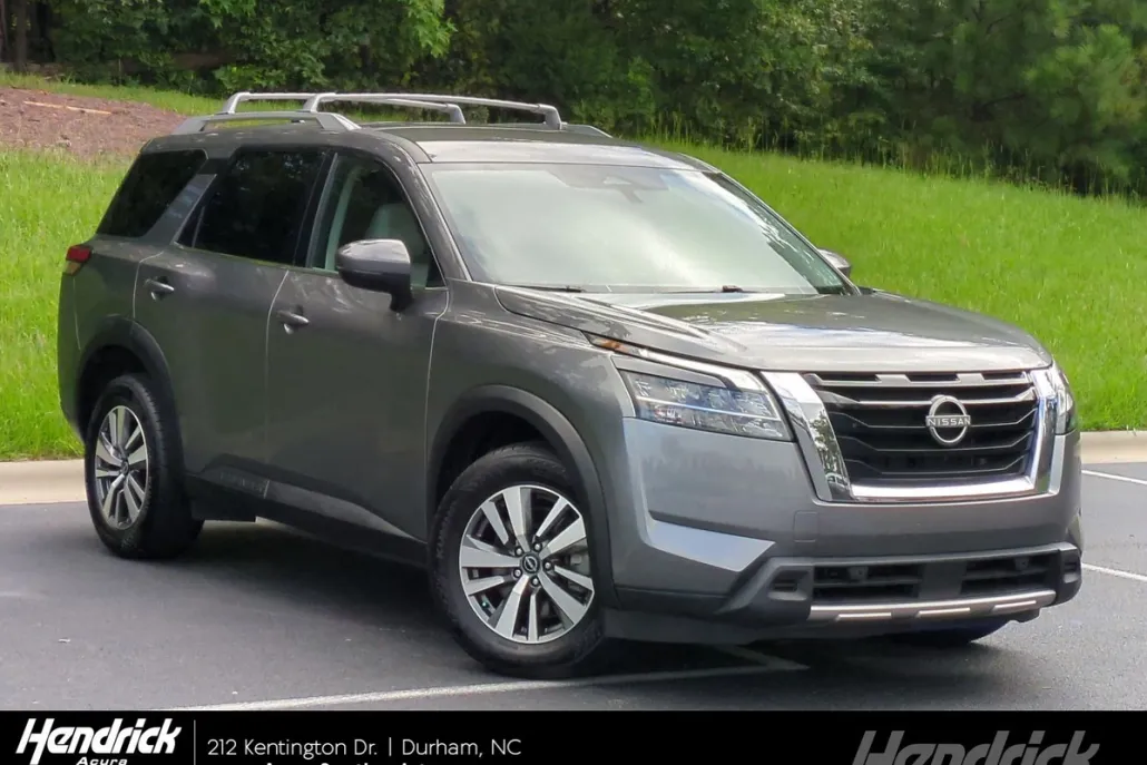 2023 Nissan Pathfinder SL photo 1