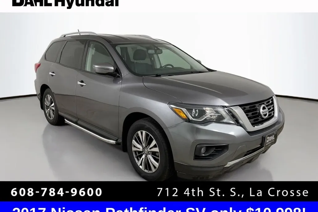2017 Nissan Pathfinder SV photo 1