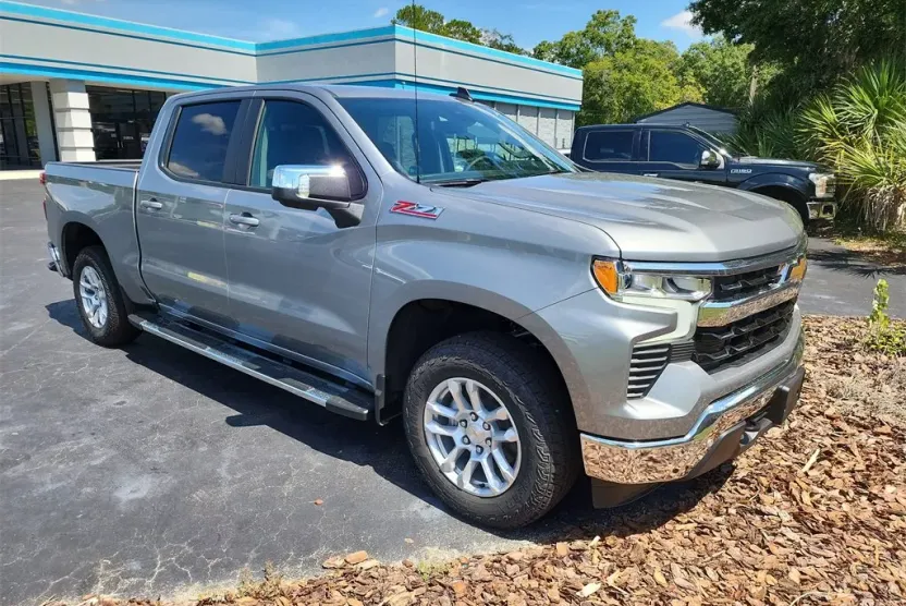2026 Chevrolet Silverado 1500 LT photo 1