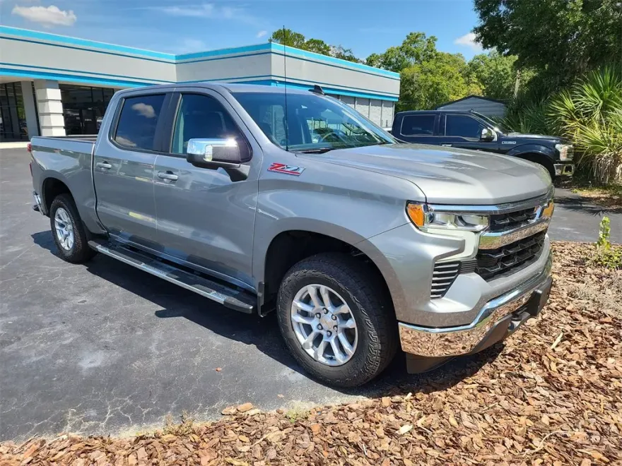2026 Chevrolet Silverado 1500 LT photo 1