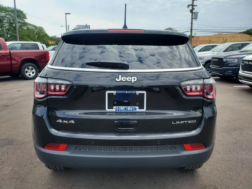 2025 Jeep Compass Limited photo 1