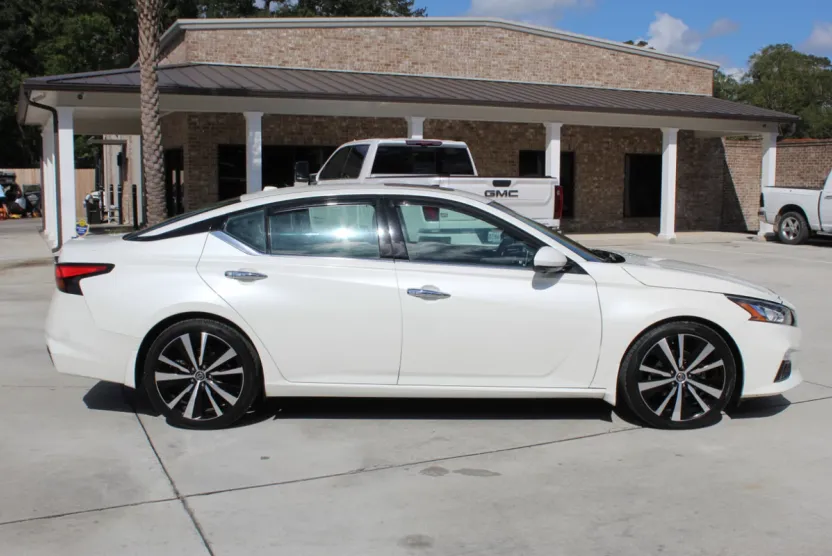 2019 Nissan Altima 2.5 Platinum photo 1